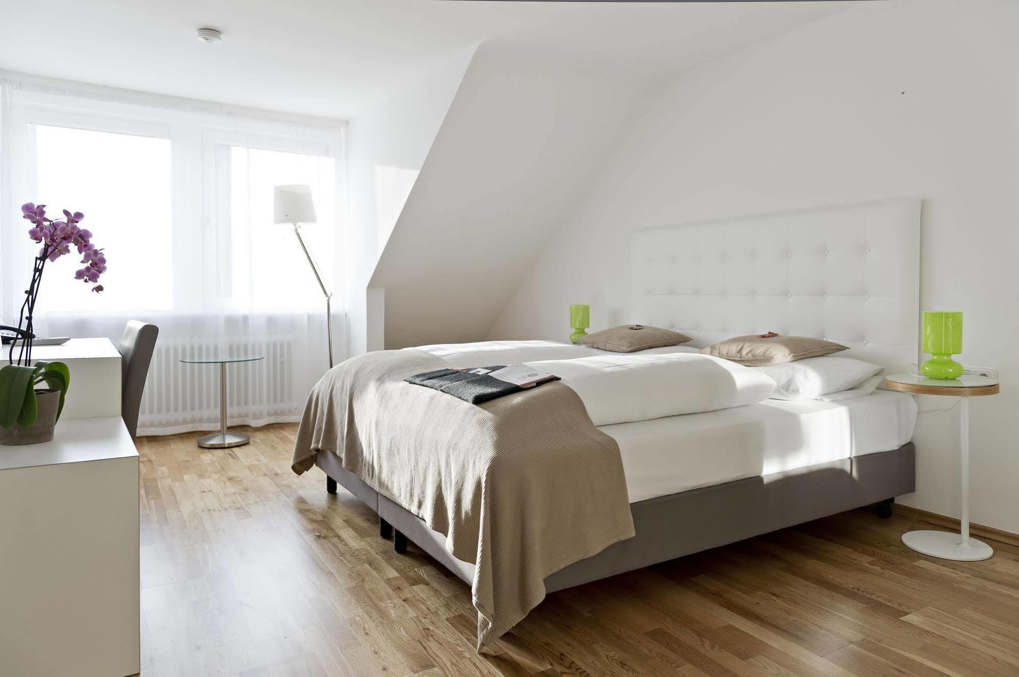 Burgblickhotel 베른카슈텔쿠에스 외부 사진
